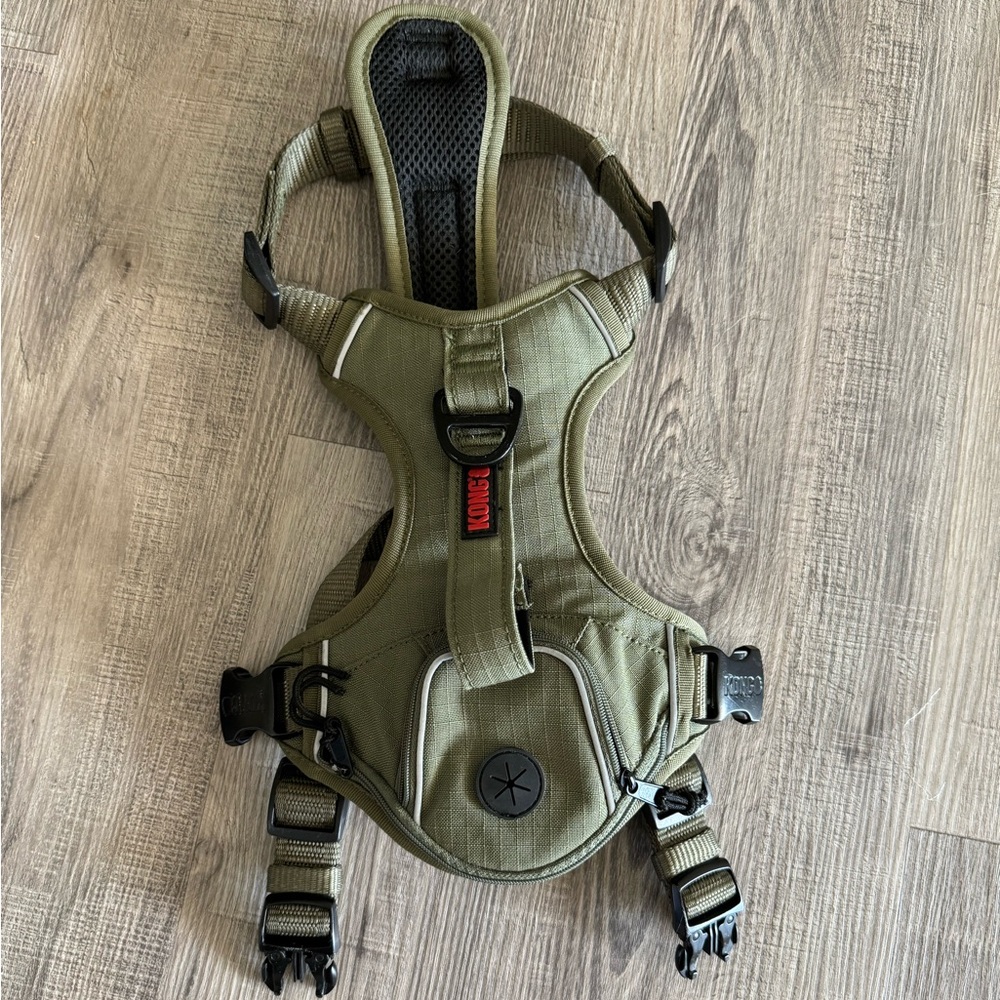 Kong dog harness, M